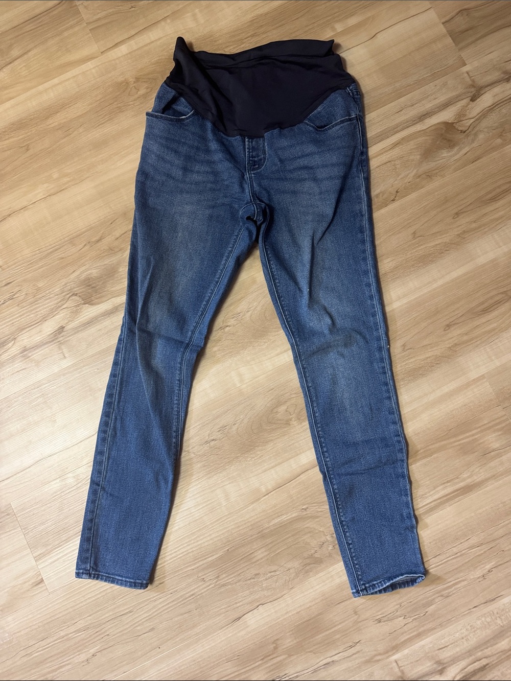 Old Navy Maternity Stretch Denim Jeans in Blue with Black Waist Panel